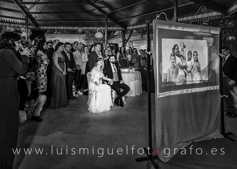 Boda en el Cortijo Triana, proyección de los amigos de los novios Boda en el Cortijo Triana, proyección de los amigos de los novios