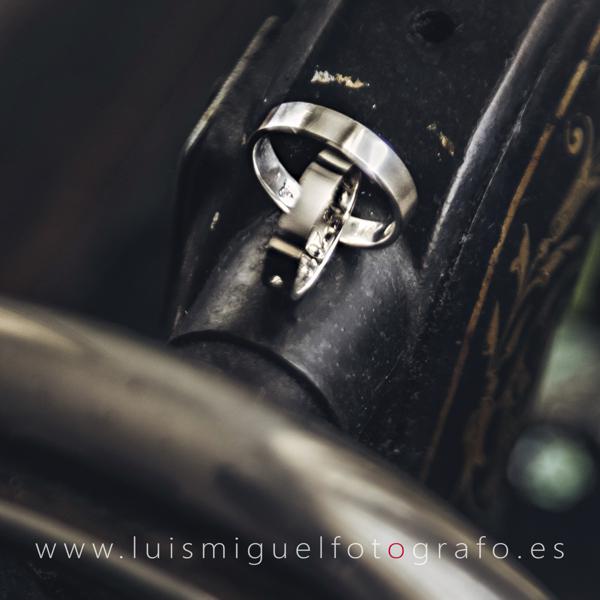 Detalle de alianzas de los novios de boda en Andújar Detalle de alianzas de los novios de boda en Andújar