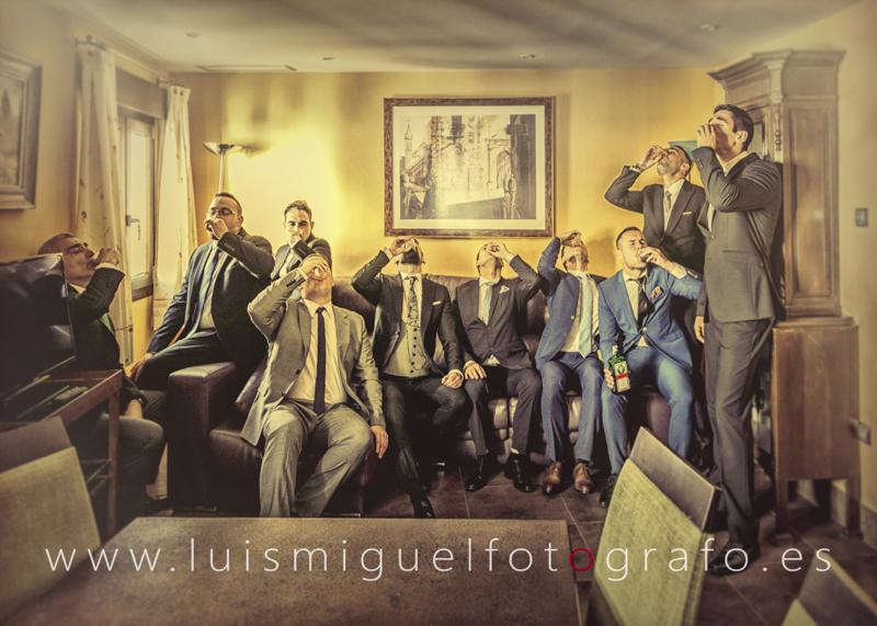 Foto diferente de los amigos del novio de boda en Andújar Foto diferente de los amigos del novio de boda en Andújar