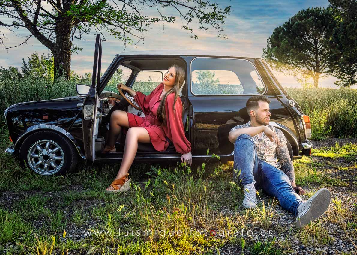 Preboda en Úbeda con novios de Jódar y Mini Cooper clásico Preboda en Úbeda con novios de Jódar y Mini Cooper clásico