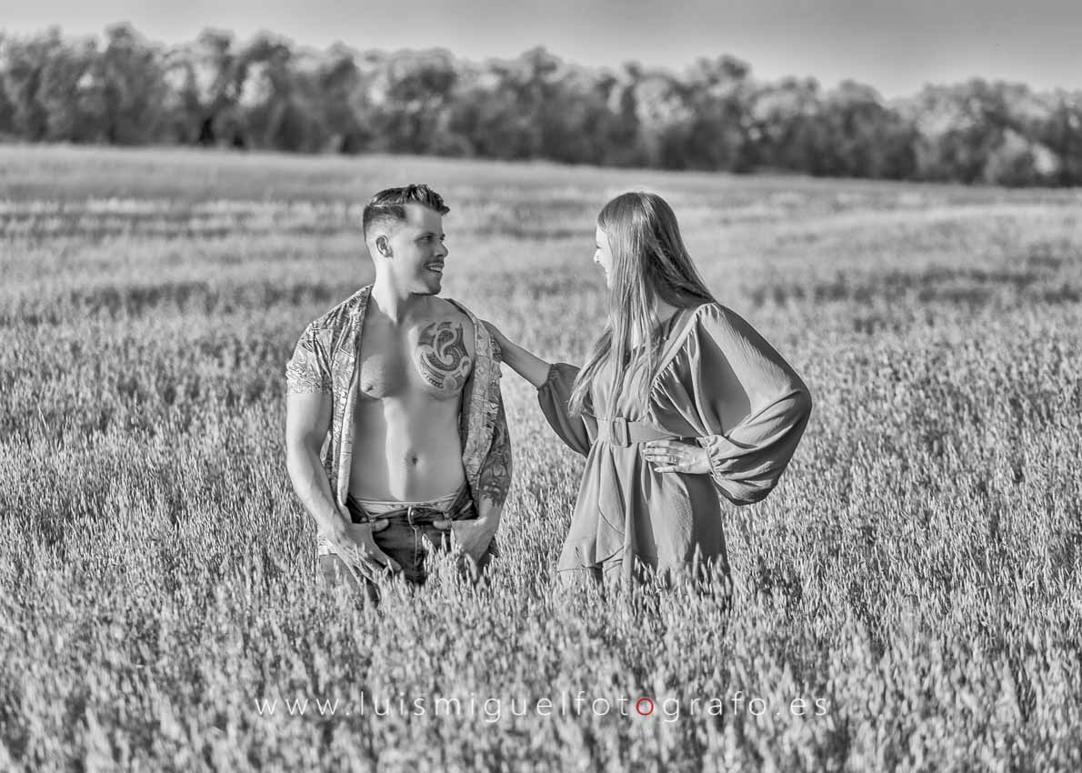 Preboda en Úbeda con pareja de novios en la naturaleza Preboda en Úbeda con pareja de novios en la naturaleza