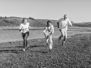 Fotograf&iacute;a de comuni&oacute;n con familia