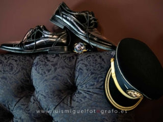 Accesorios-de-novio-con-uniforme-de-policia-nacional