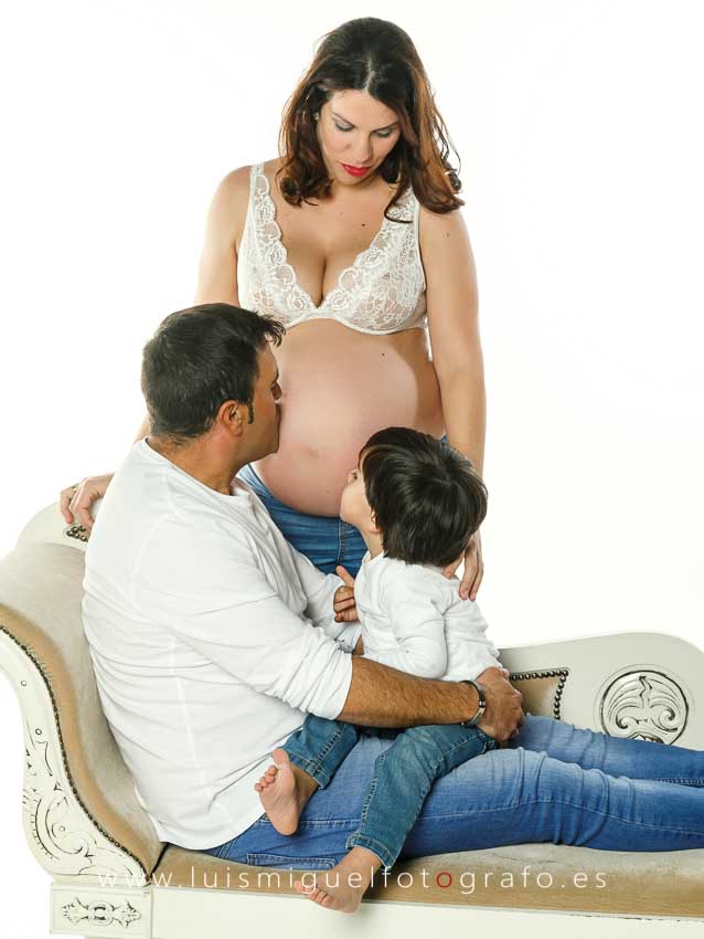 Foto de familia con mama embarazada