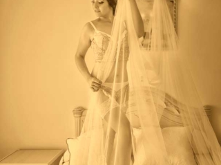 Novia en lenceria, preparandose para su boda en Frailes Jaen