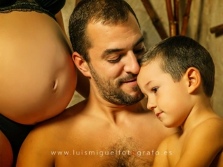 foto de barriguita de mama con papa e hijo
