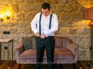 novio-de-sabiote-preparandose-antes-de-su-boda