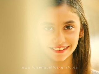 primer-plano-de-nina-de-comunion